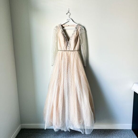 Mac Duggal Lace Gown Size 6 - Picture 8 of 16